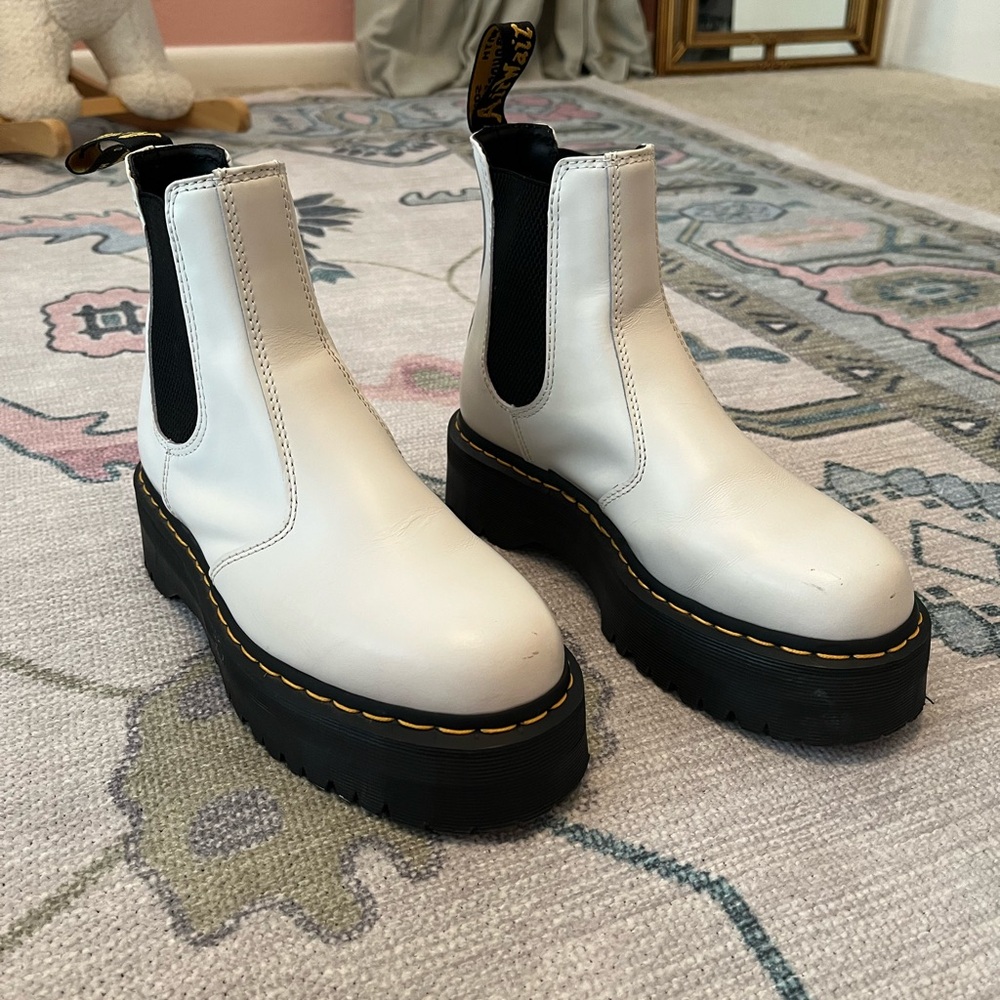 Dr. Martens 2976 smooth leather platform Chelsea boots